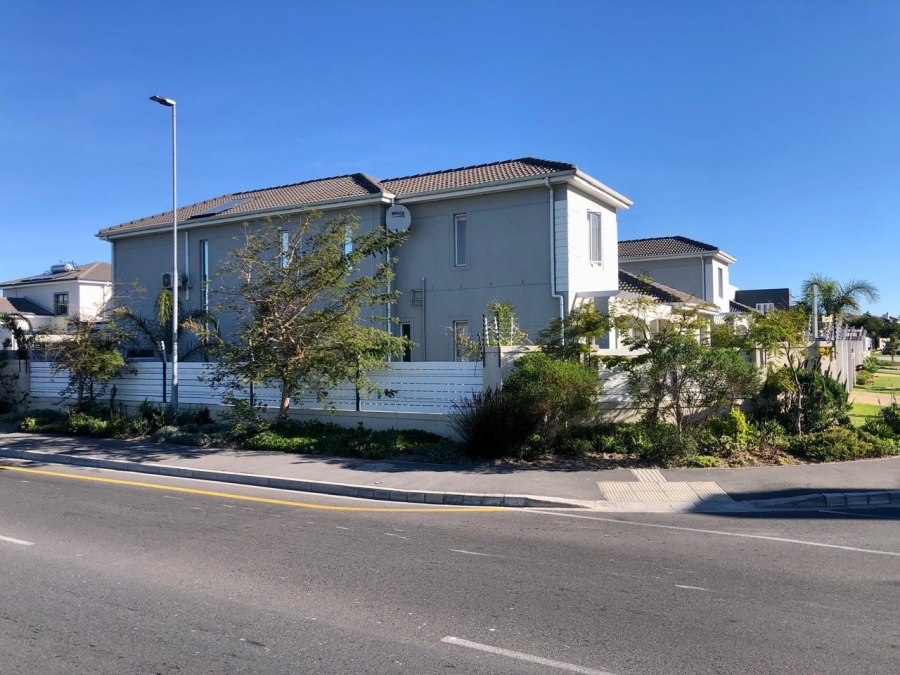 4 Bedroom Property for Sale in Parklands North Western Cape